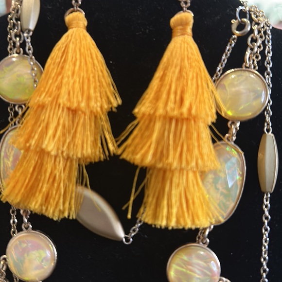 Three Tier Necklace Layers and Earrings - Picture 4 of 5